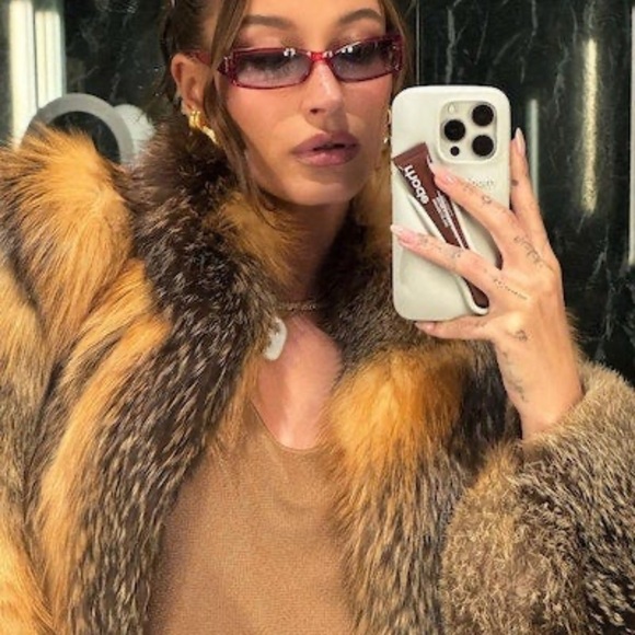 Rhode phone case plus espresso lip gloss 🤎 14 pro max - Picture 5 of 5